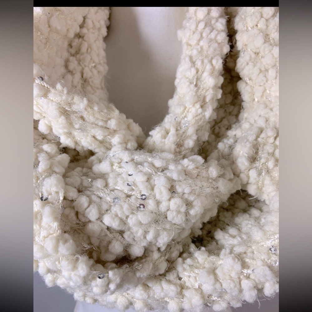 Infinity scarf - Picture 3 of 3